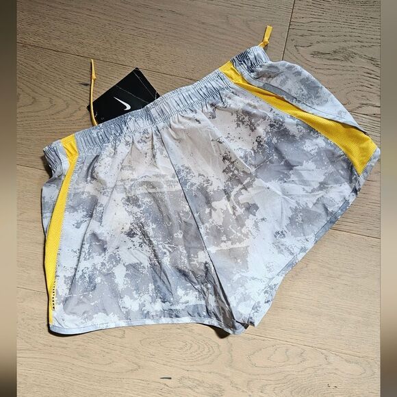 🎁Nwt Nike Gray and Yellow Athletic Shorts - Picture 3 of 3
